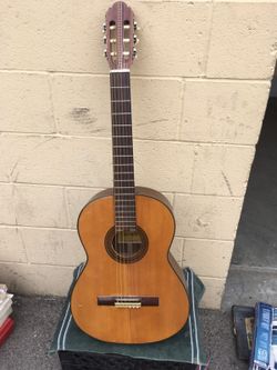 Vintage 60s Crestwood model 2020 acoustic guitar for Sale in Burbank CA OfferUp