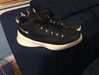 NIKE BASKETBALL SHOES