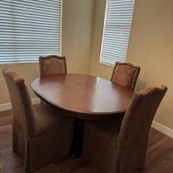 Beautiful Bombay Dining Table Great condition 