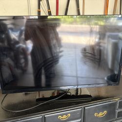 Insignia 35” TV