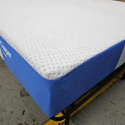 Casper Dream King Mattress Bed - Like New Condition 