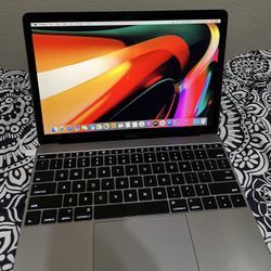 MacBook Space Gray Incl. Charger 