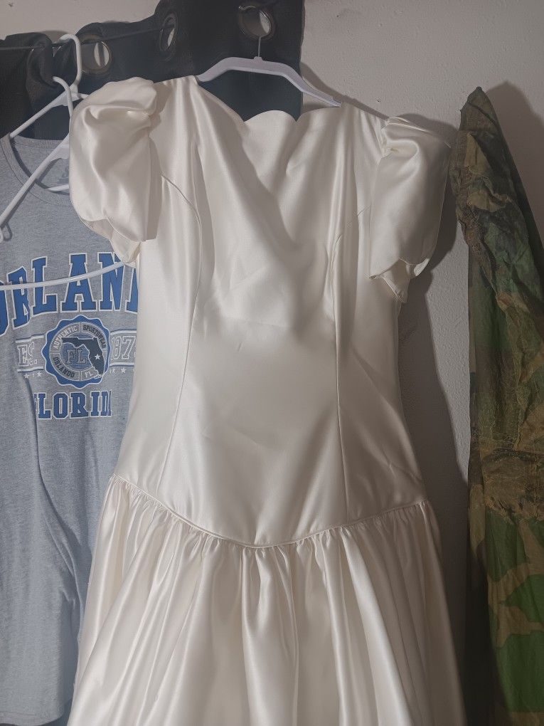 Size 14 Basic Off White Wedding Dress 
