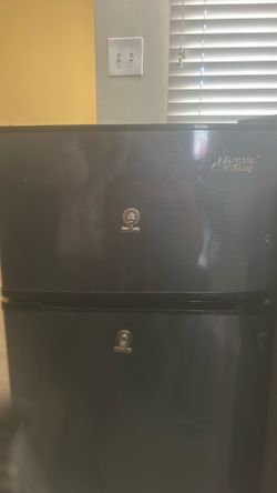Arctic King Mini Fridge