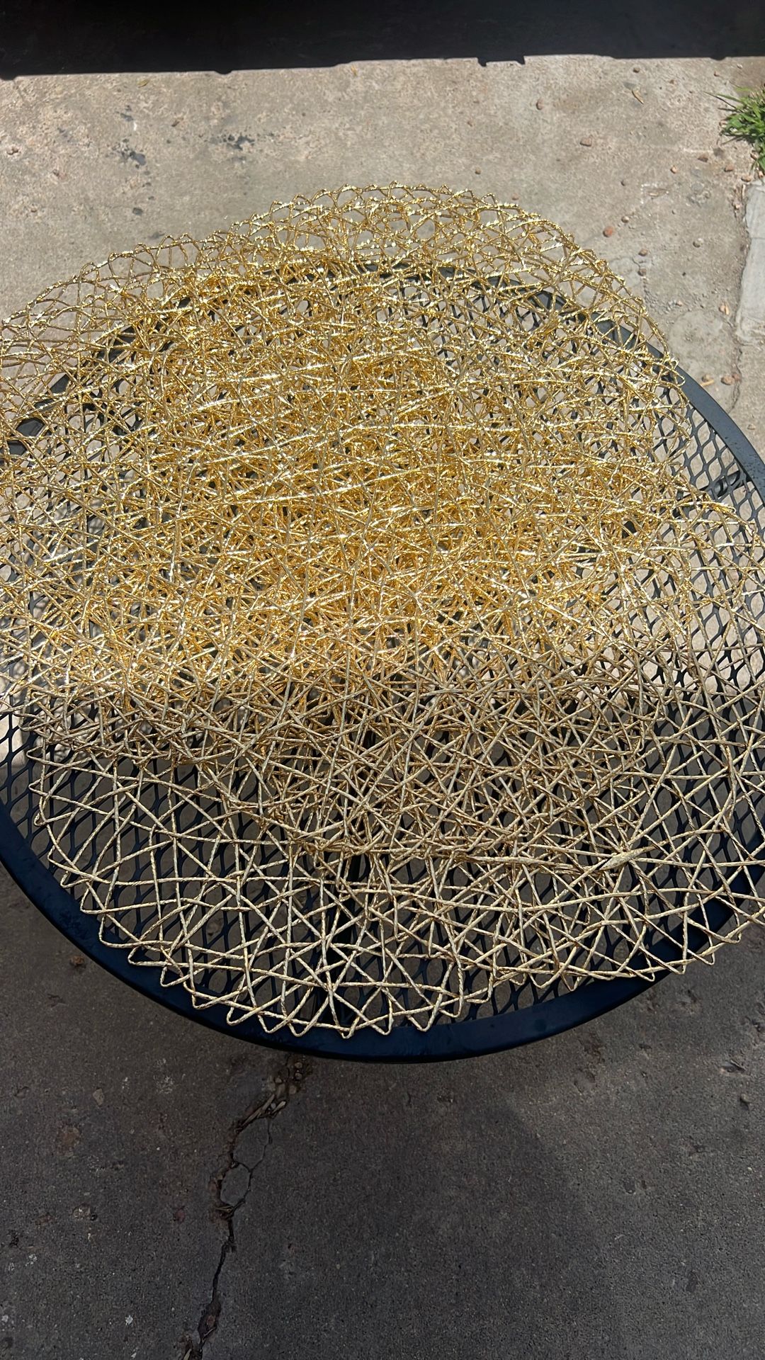 Gold Decorative place mats (6)