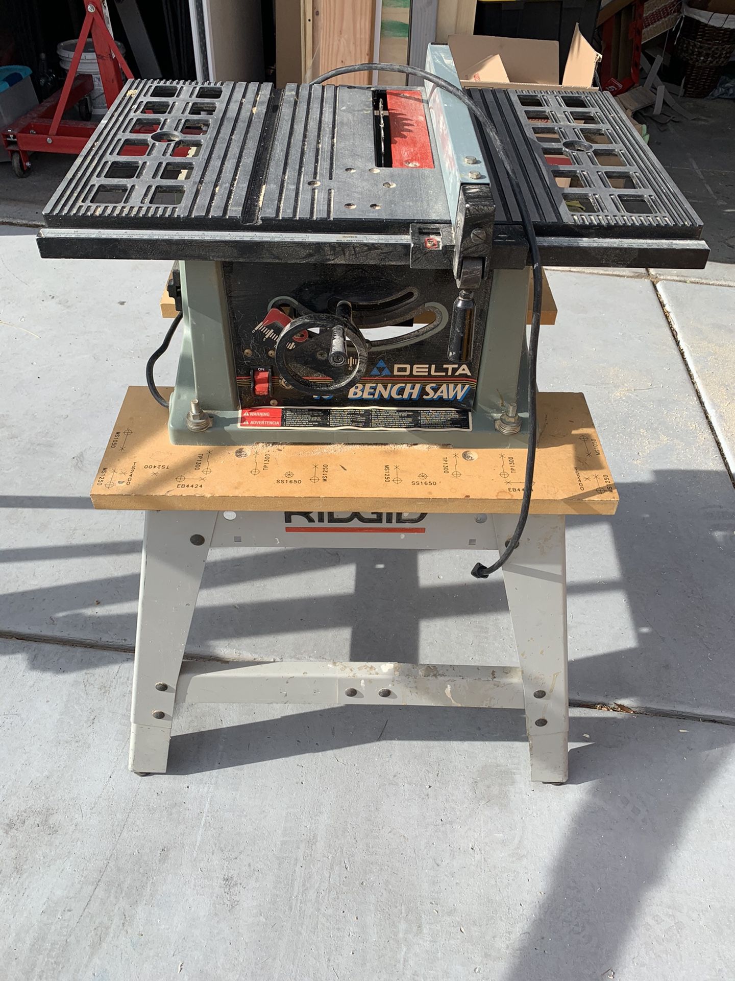 Delta 10” BenchSaw Table Saw and Stand with 2 Saw Horses Included