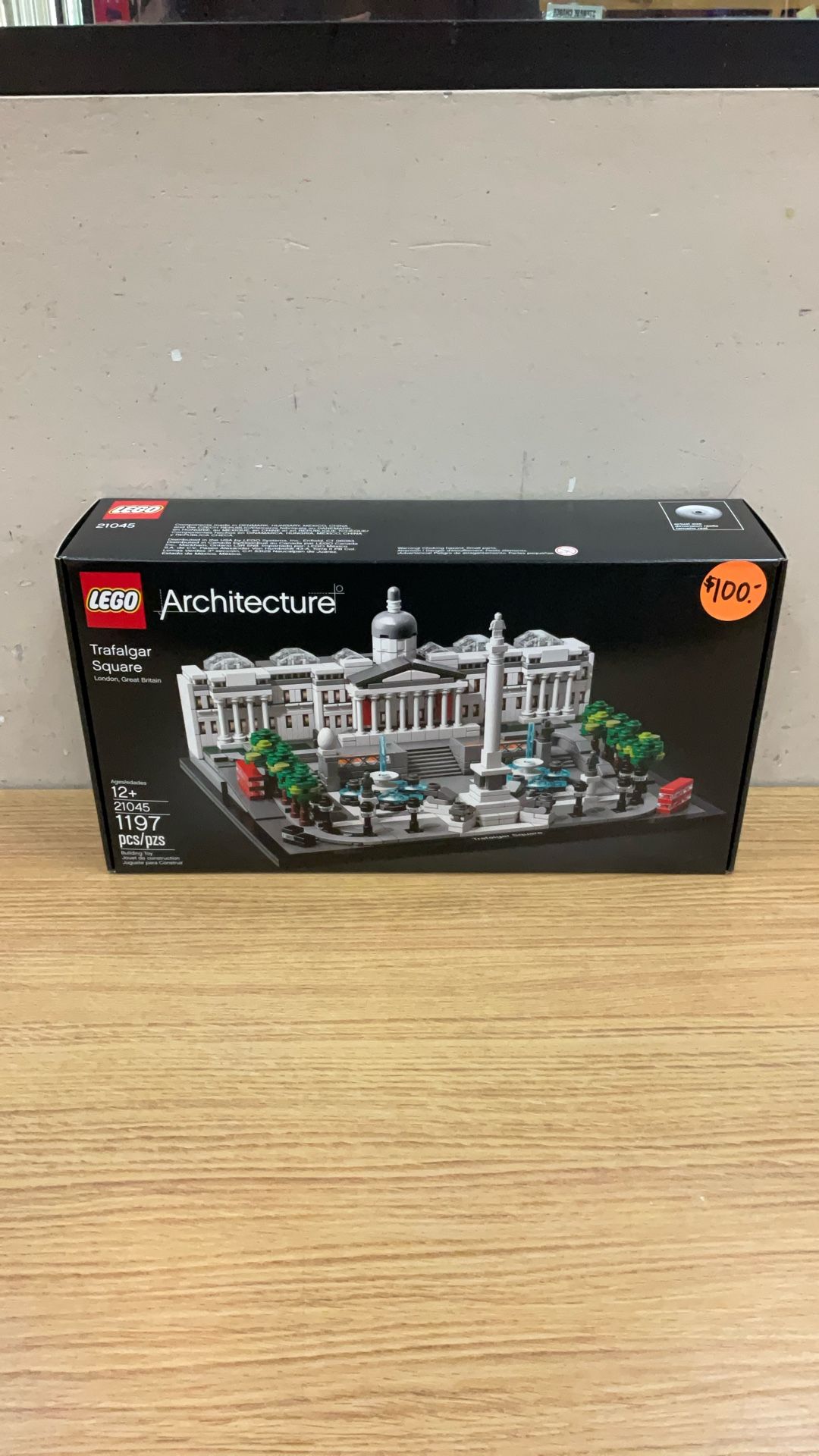 LEGO ARCHITECTURE 21045 TRAFALGAR SQUARE LONDON , GREAT BRITAIN.