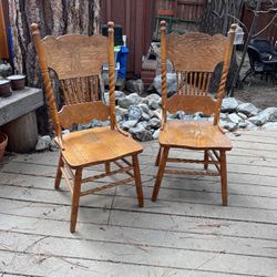 Set Of 2 1970s Press Back Rustic Oak Vintage Dining Room Chairs 