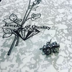 14KWG Heart Diamond Earrings