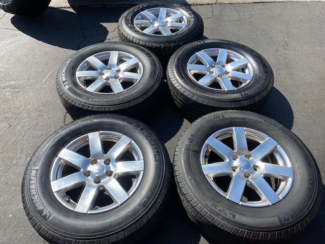 (5) 18” Jeep Wheels 255/70R18 Michelin tires - $425