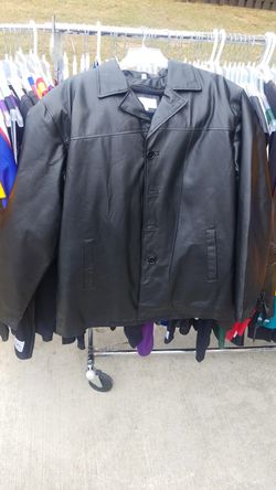 BRAND NEW LEATHER JACKET WITH INSIDE LINEING PLEASE ASK ME SIZE I WILL LET YOU KNOW RIGHT AWAY