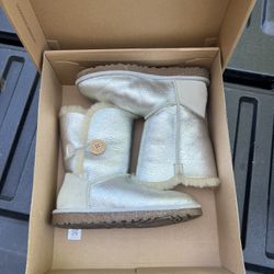 Women’s Size 6 UGG Boot