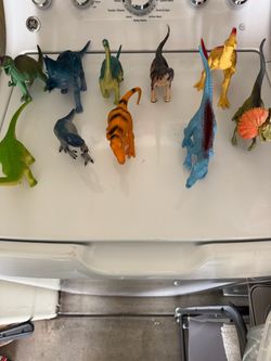 75 Plastic Dinosaur Toy Figures