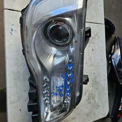 Chrysler 300 right Headlight oem