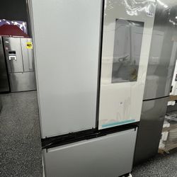 New Samsung Bespoke White Family Hub French Door Fridge Beverage Center