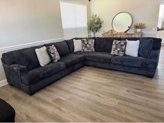 Ashley’s furniture 3pc sectional sofa set