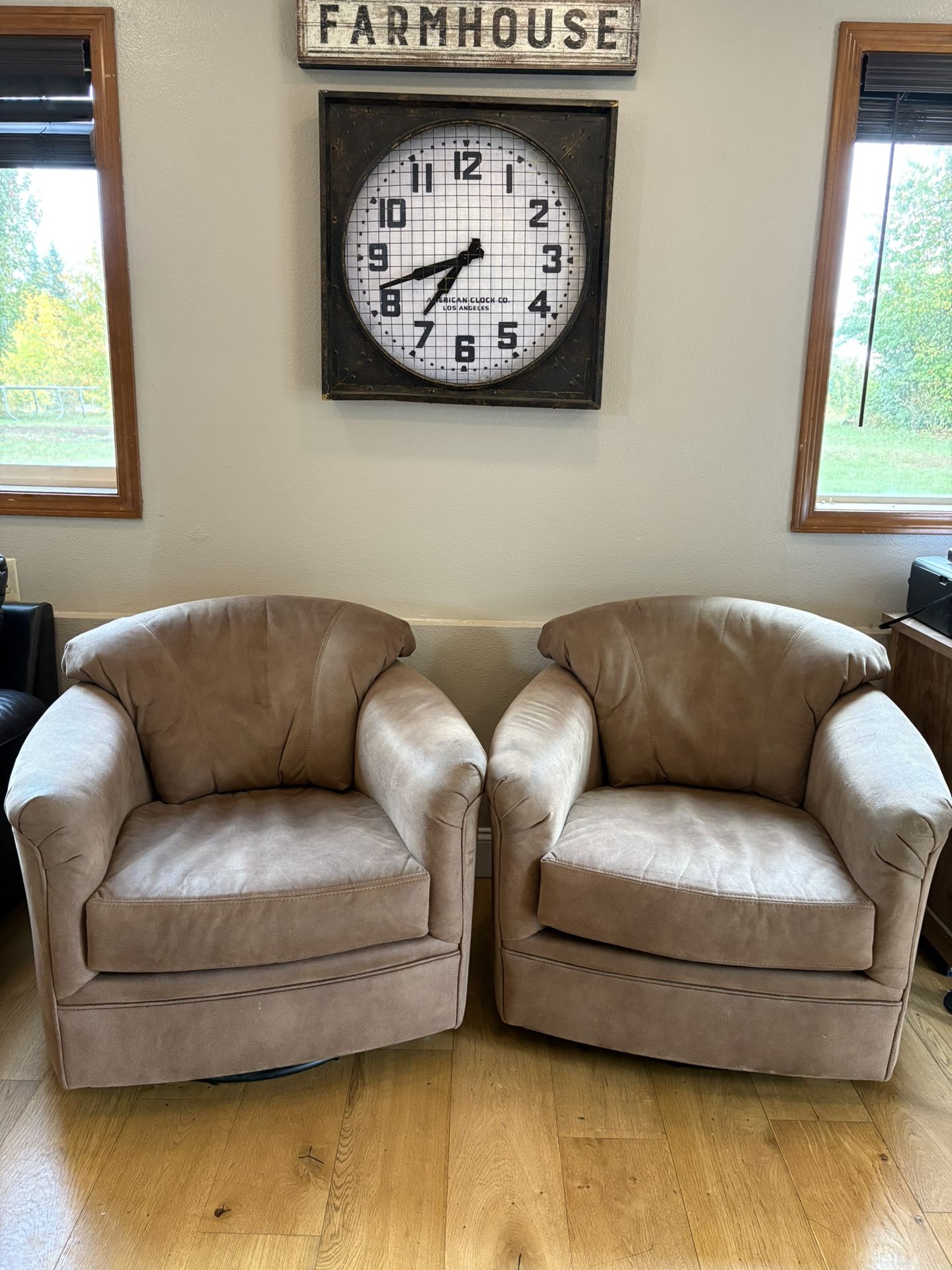 Flexsteel Swivel Glider Chairs