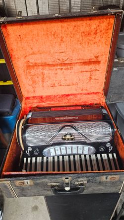 Florentine Piano Accordion with Hard Case