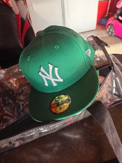 Green NY Fitted size 8 hat