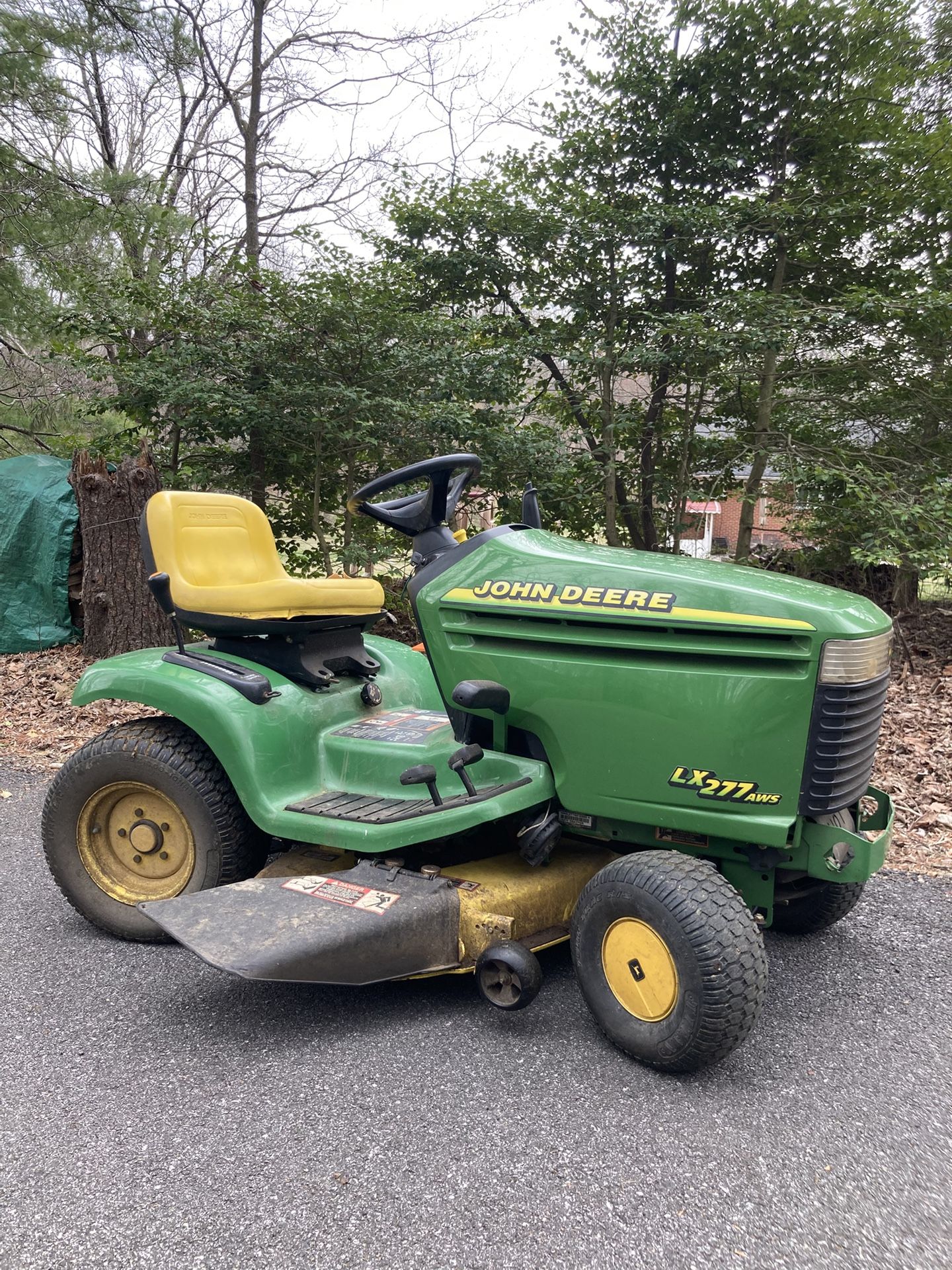 John Deere Lawn Tractor XL277