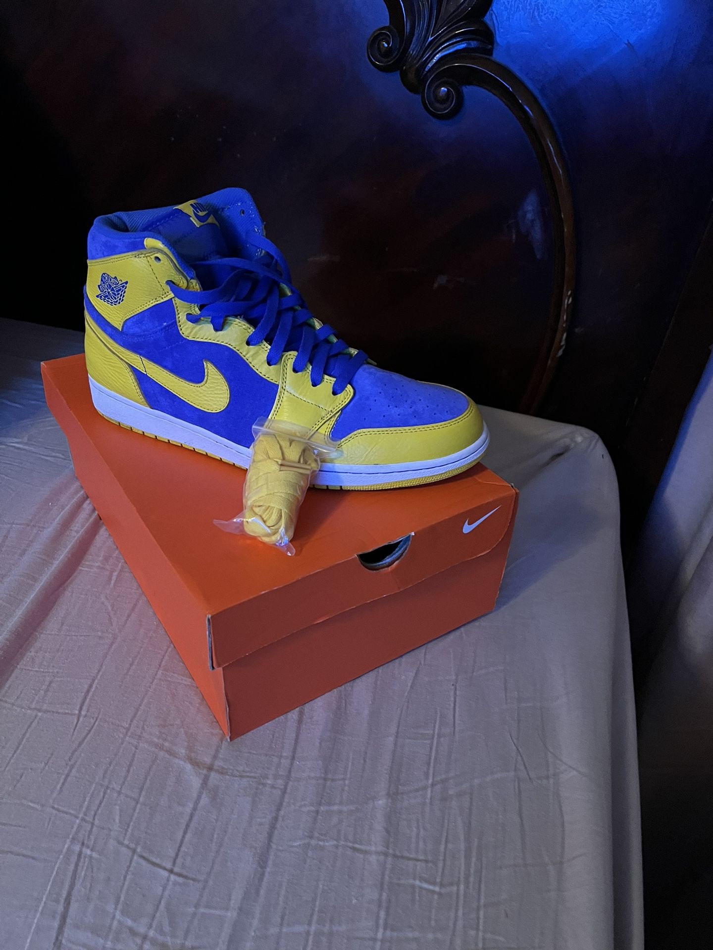 Air Jordan 1 Retro High OG – Yellow – Blue