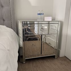 Dresser And Nightstands 