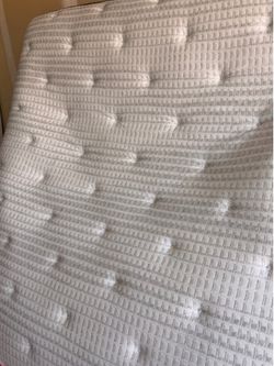 King Size Mattress – Like New – Clean & Comfortable