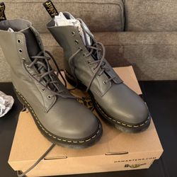11W Doc Marten Boots