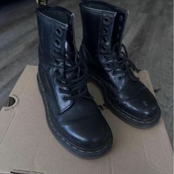 Dr. Martens 1460 Woman Boots