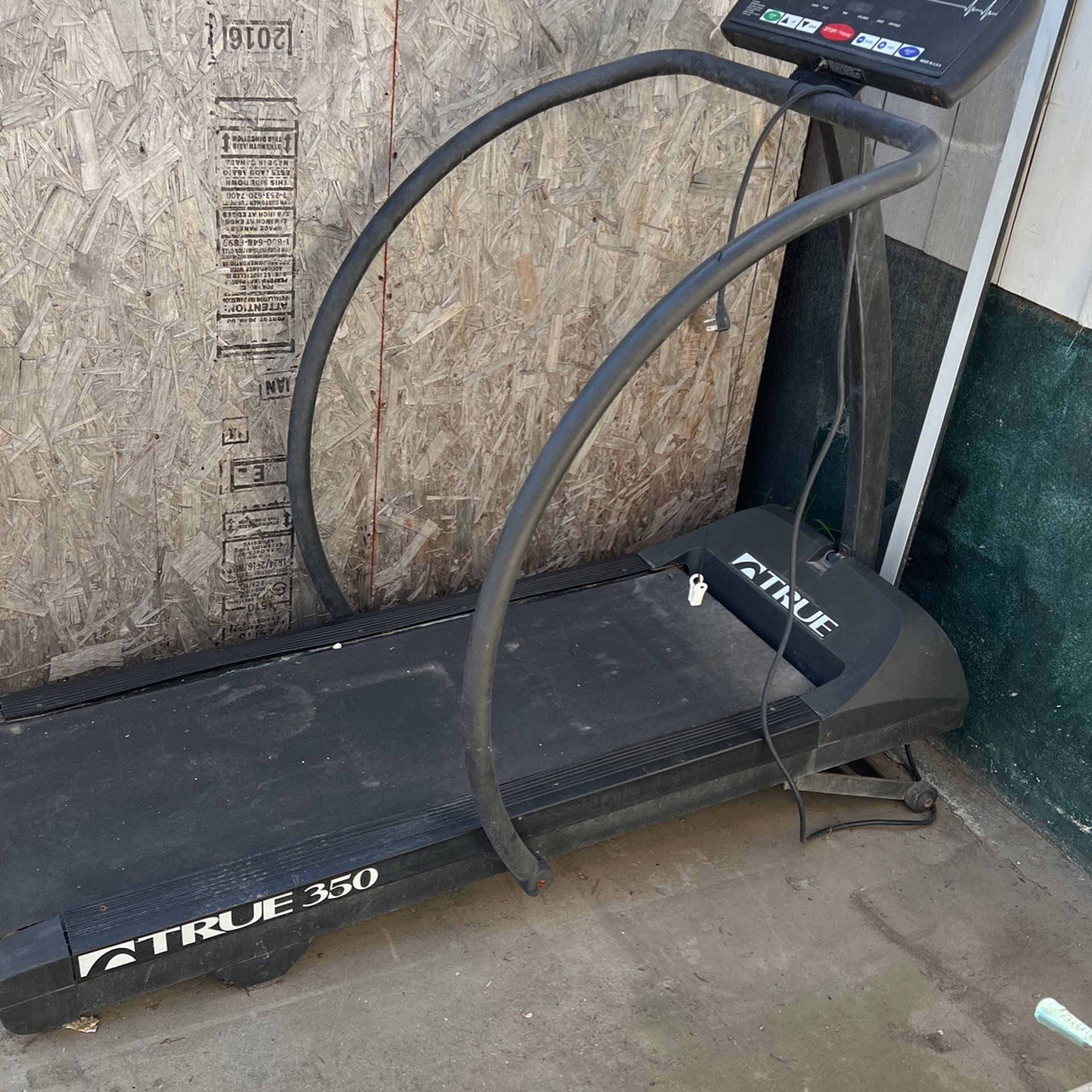 True 350 Treadmill Works