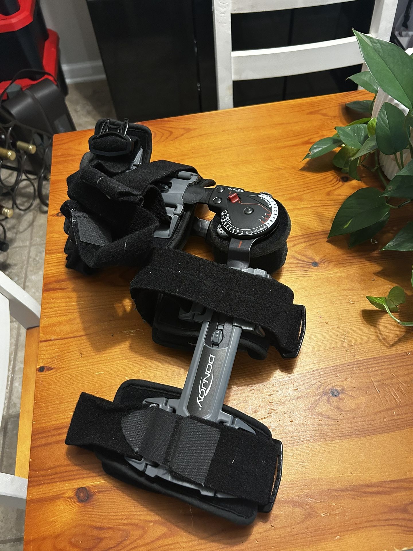 Knee Brace - Donjoy Knee Brace With Flexion/Extension ( Size Large Right ) 