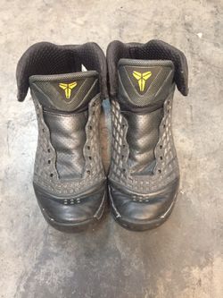 Kobe iii 3 Black size 8.5 no laces