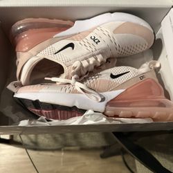 Nike Women’s 270’s 8.5