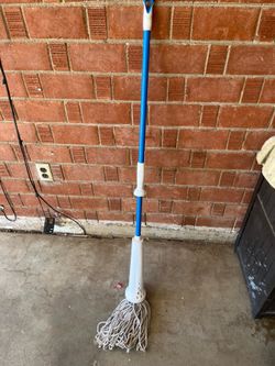 Blue and White Mop Handle Cleaning