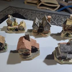 18 David Winter Cottages