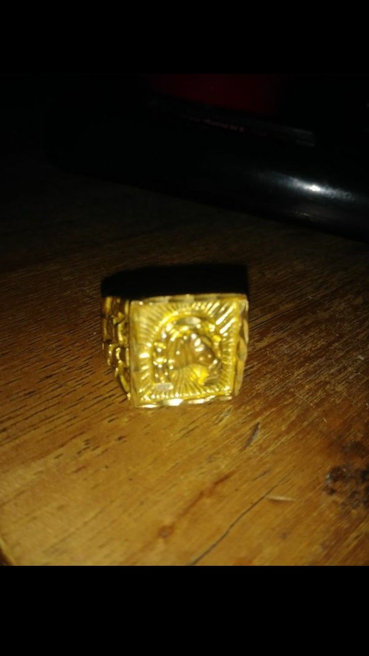 Gold horse ring