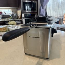 Hamilton Beach 35032 Professional Style Electric Deep Fryer, Frying Basket with Hooks, 1500 Watts, 3 Liters, Stainless Steel
