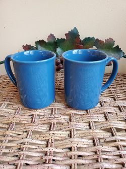 2 corningware mugs