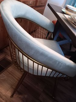 Beautifully Stunning. Dining Room Table Set