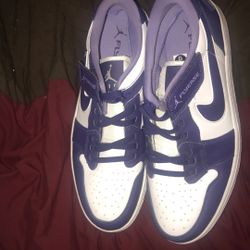 New Nikes  FlyEase Man Shoes Size13 Color Purple And White