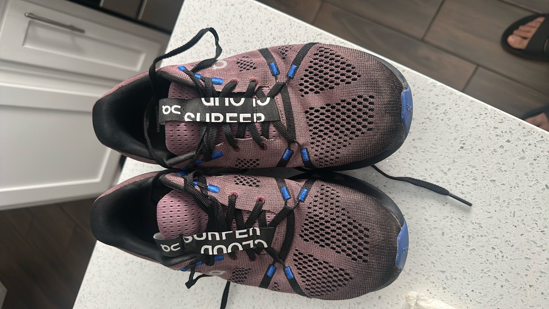 Men’s on cloud surfer size 10.5