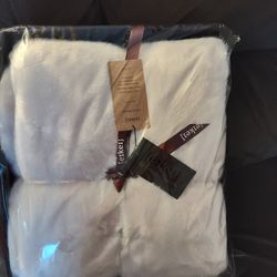 Faux Fur Throw Blanket (Cream Color) 