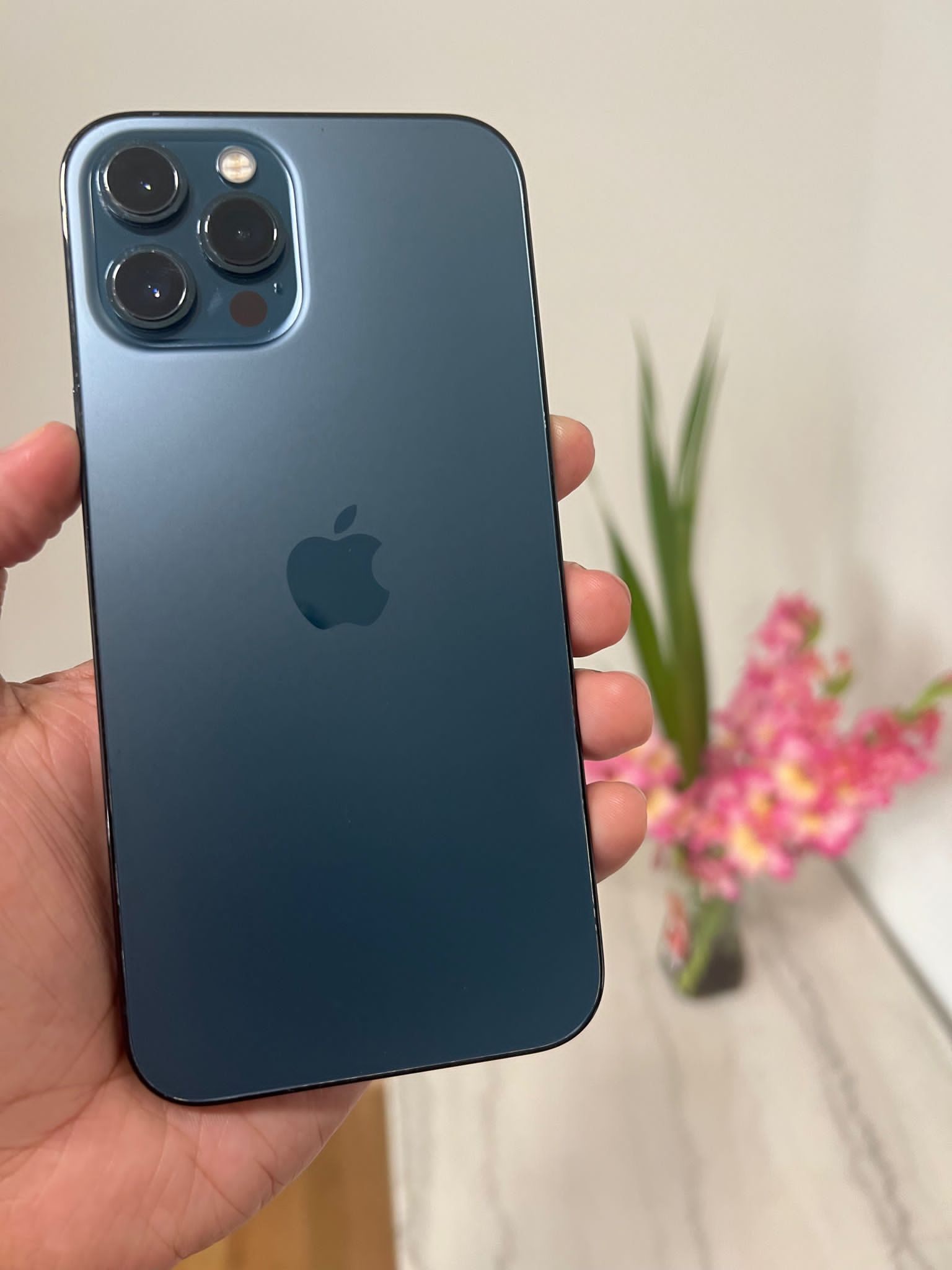 iPhone 12 Pro Max , Factory Unlocked, Excellent Condition Like New