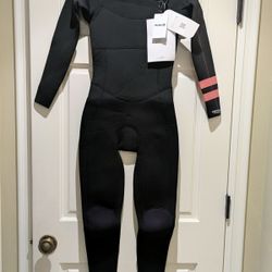 Women's sz 6,  4/3 Wetsuit 
