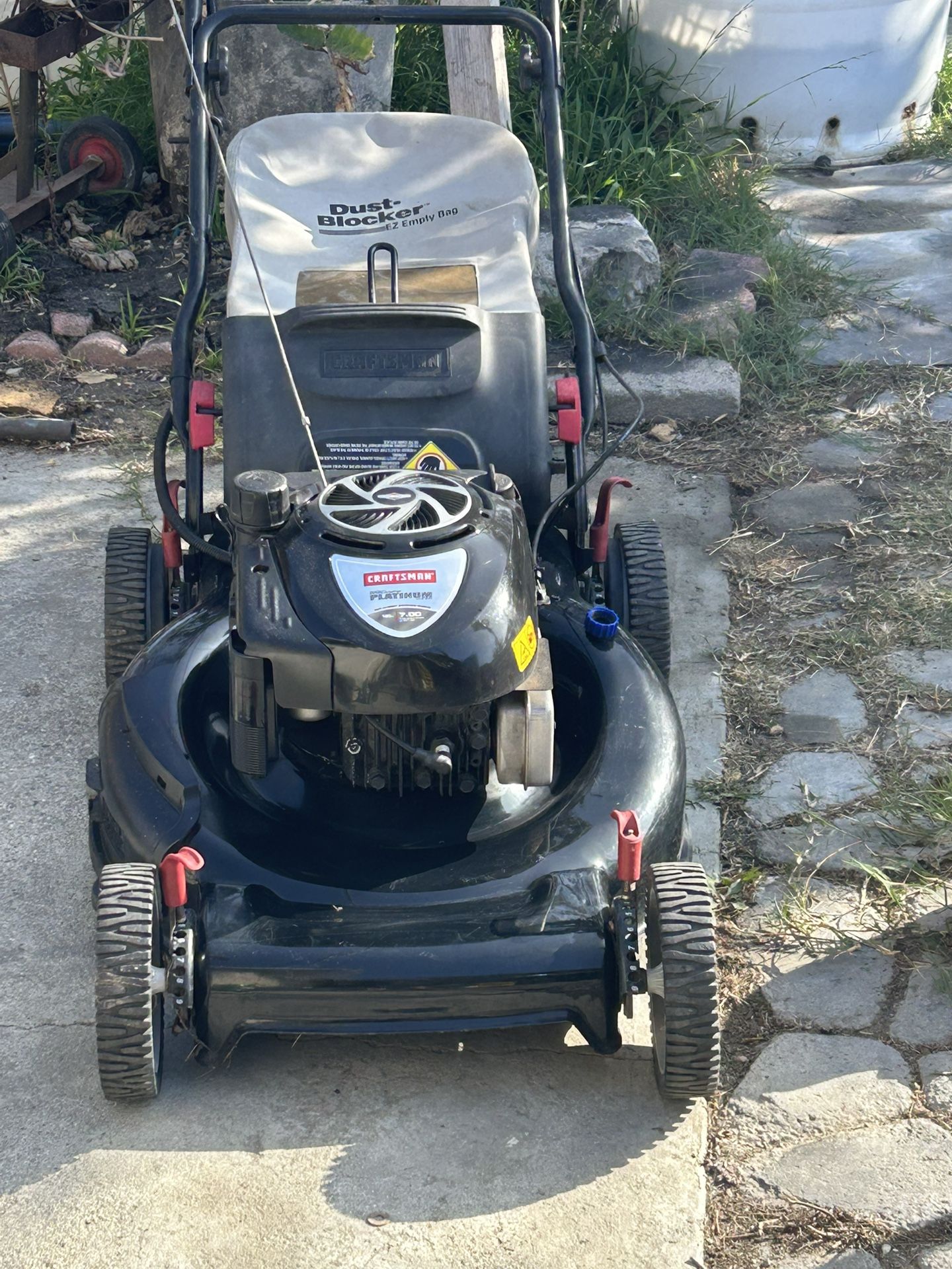 Craftsman Self Propelled Lawnmower. Excellent Lawn Mower.