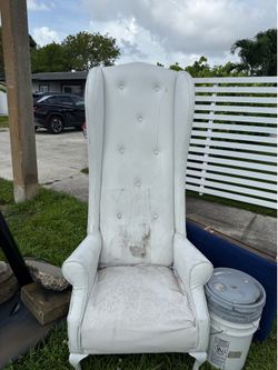 Free  throne chair