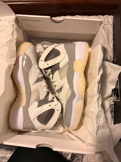 WMN Jumpman Two Trey White and Grey Size 7W