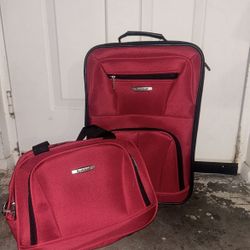 Brand New 2 Piece Rockland Luggage Set