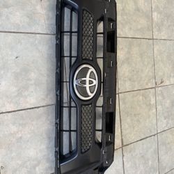 2014 Toyota Tacoma Front Grill