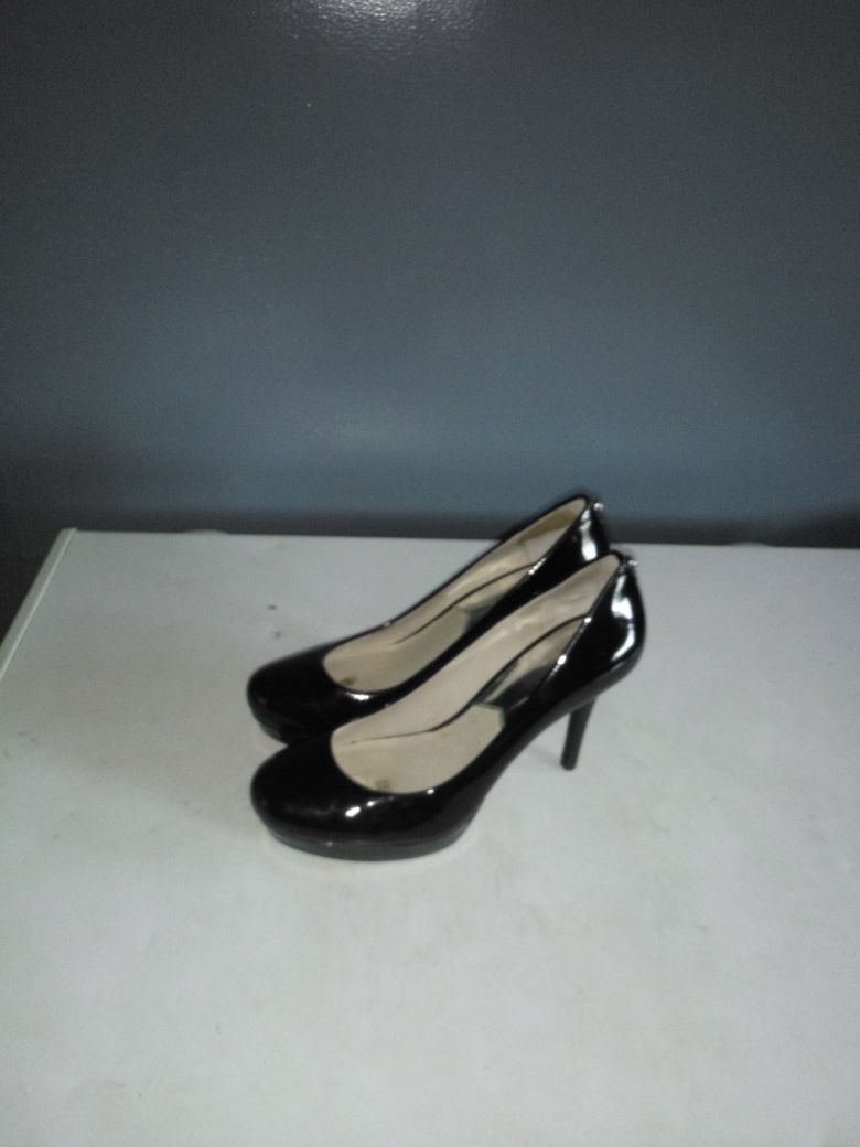 Michael kors pumps. Worn once. Must pick up firm price